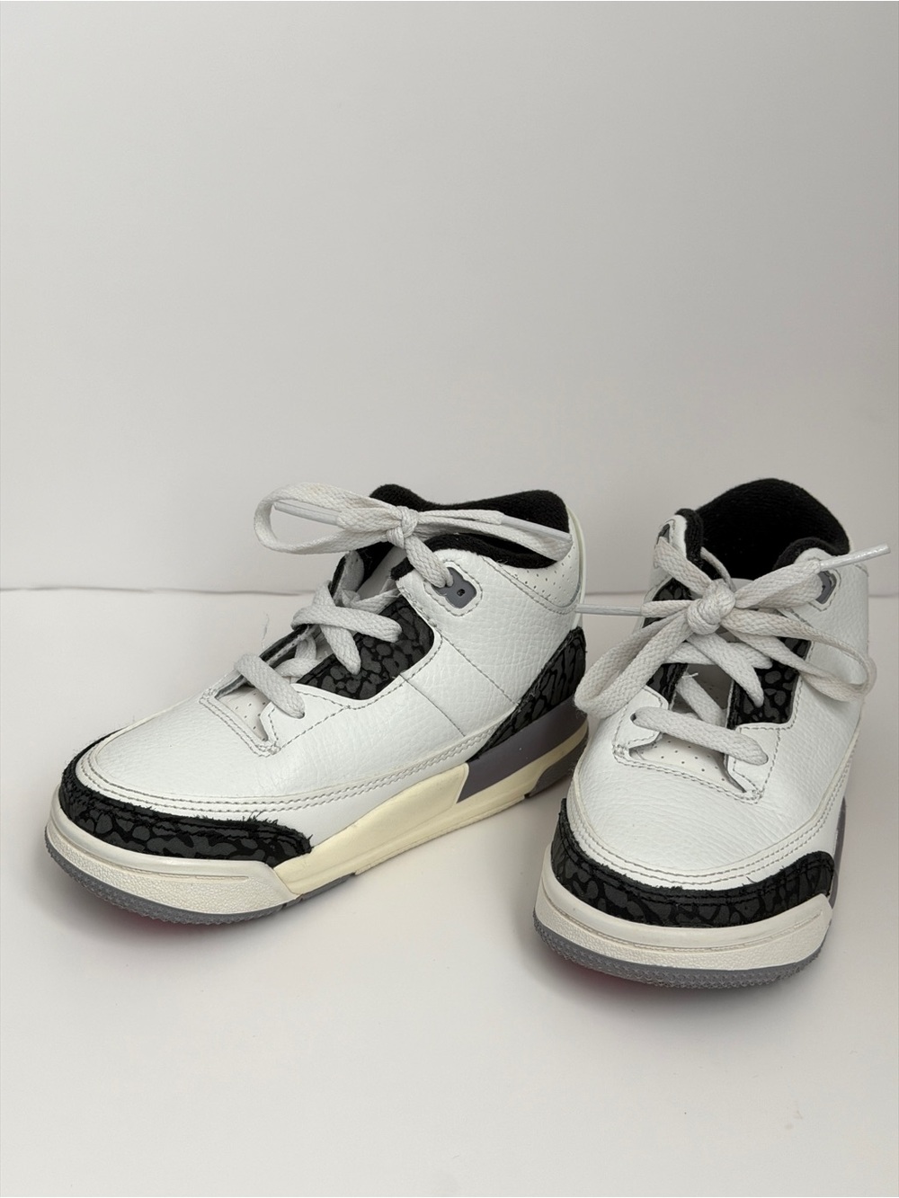 Jordan 3 Retro
Cement Grey | Toddler Size 9C